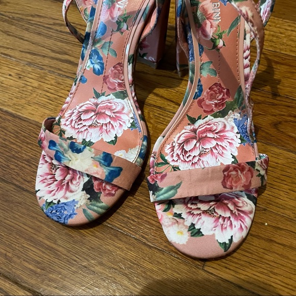 Floral block heels - Picture 7 of 10